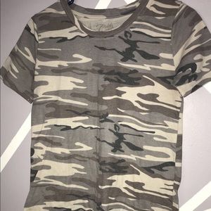 Camouflage short sleeve tee, size small in women